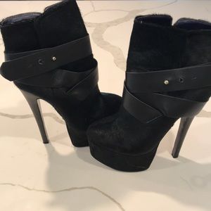 London trash black pony hair platform booty